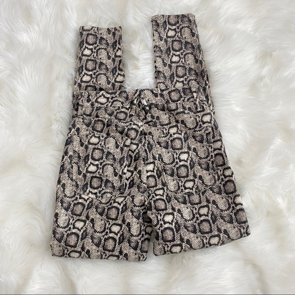 Good American Good Legs Snake-Print Skinny Jeans - Picture 8 of 10